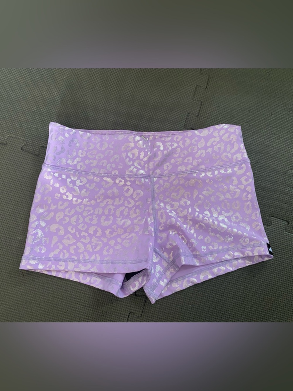 Wodbottom shiney purple cheetah shorts, M